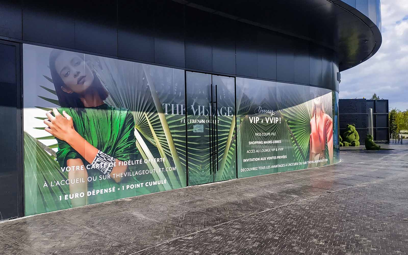 Vitrophanie The Village 